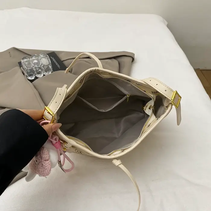  Large-Capacity Fashionable Women’s Shoulder Bag - Image 3